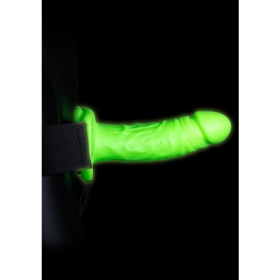 Dildo verde fluorescente com cinta preta ajustável