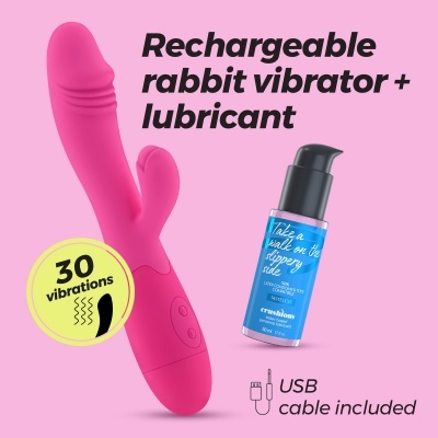 Vibrador tipo coelho rosa e frasco azul com lubrificante em fundo rosa