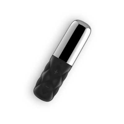 Vibrador pequeno preto com textura acolchoada e parte superior prateada