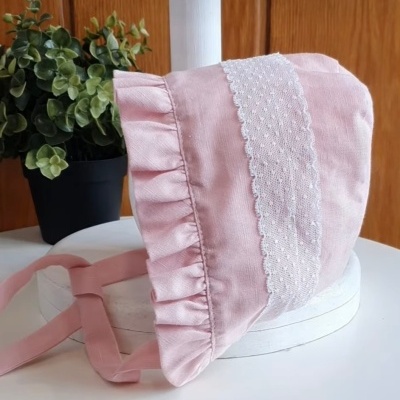 Touca com renda valenciana