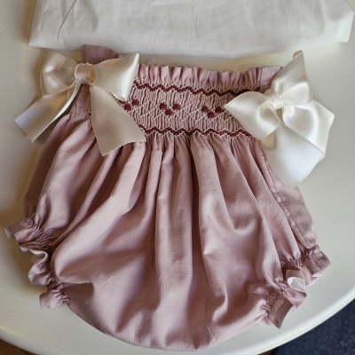 Tapa fraldas rosa com smocks