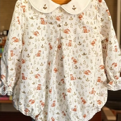 Fofo Foxy com gola bordada