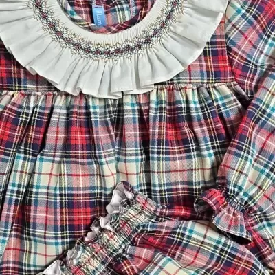 Vestido xadrez fundo bege