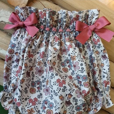 Tapa fraldas bordado à mão Outono