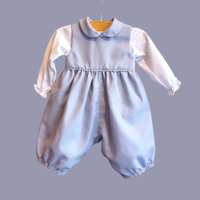 Look recém-nascido Tiny menino