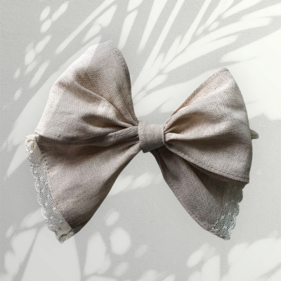 Laço de linho com renda valenciana