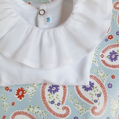 Camisola ou body com gola lisa branca