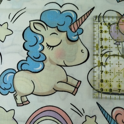 Tecido unicórnios tons verde menta