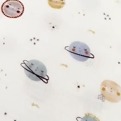 Musselina planetas com fundo pérola