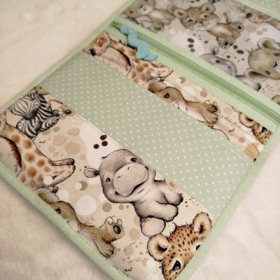 Porta documentos | bolsa boletins | Porta boletins | baby safari com verde água pintinhas