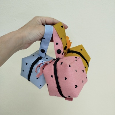 Cubo para chuchas | bolsa para chupetas | porta chuchas | Corações pretos