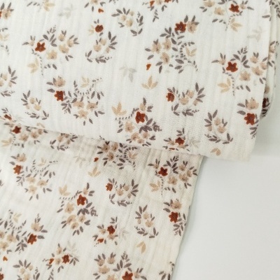 Musselina floral com fundo creme/areia