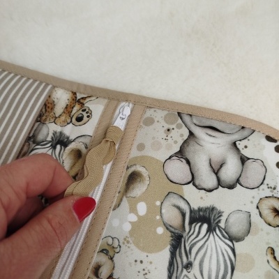 Porta documentos | bolsa boletins | Porta boletins | baby safari com riscas areia