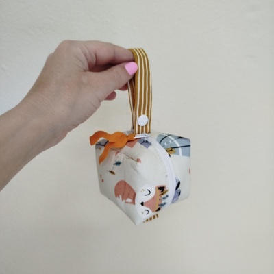 Cubo para chuchas | bolsa para chupetas | porta chuchas | Boho areia com riscas mostarda