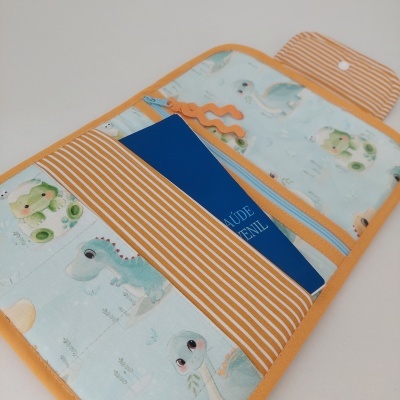 Porta documentos dinos fofinhos | bolsa para boletins de saúde | mostarda