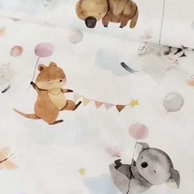 Tecido diversão com balões e bichinhos