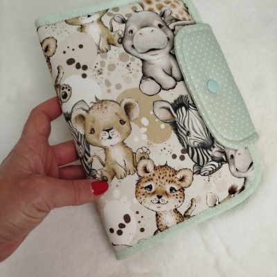 Porta documentos | bolsa boletins | Porta boletins | baby safari com verde água pintinhas
