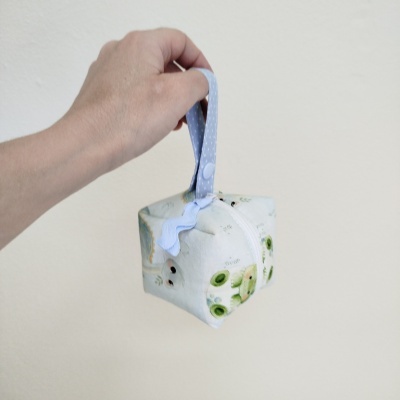 Cubo para chuchas | bolsa para chupetas | porta chuchas | Dinos fofinhos com azul pintinhas