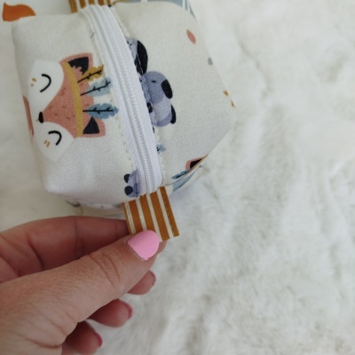 Cubo para chuchas | bolsa para chupetas | porta chuchas | Boho areia com riscas mostarda