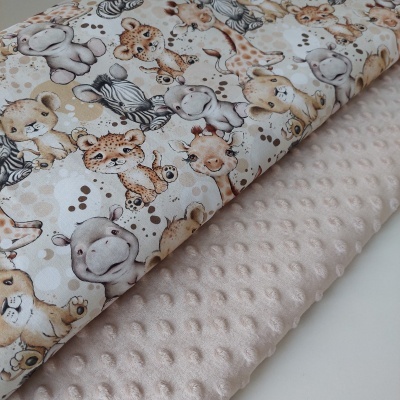 Tecido infantil com padrão de animais e tecido macio texturizado