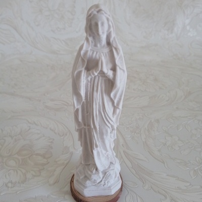 Estátua de Nossa Senhora em cerâmica perfumada