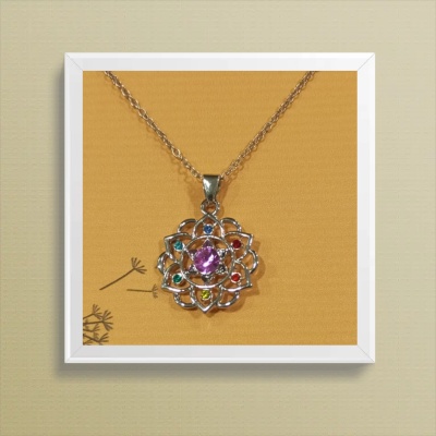 Colar prateado Mandala dos Chakras