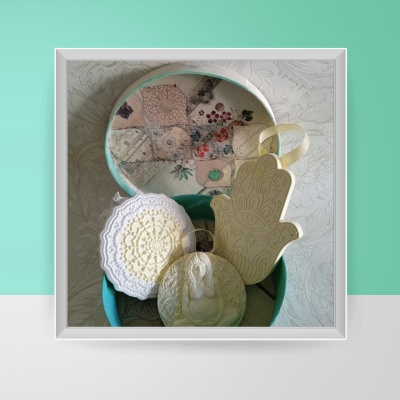 Caixa de proteção com três gessos perfumados