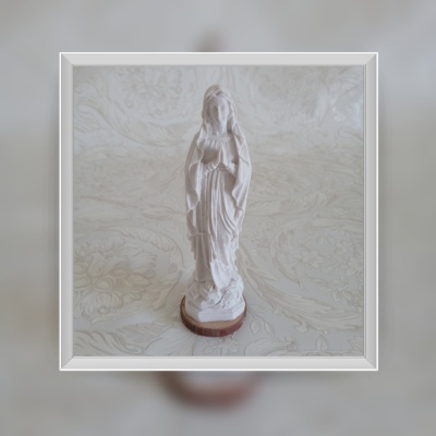 Estátua de Nossa Senhora em cerâmica perfumada