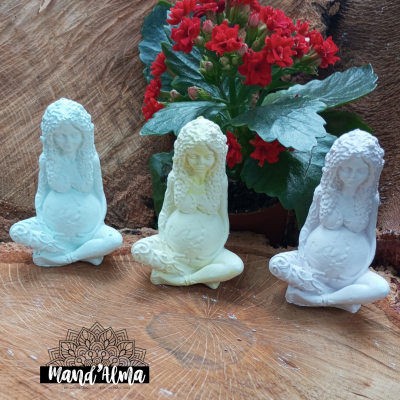 Mini estátua da Deusa de Gaia em gesso perfumado 7cm