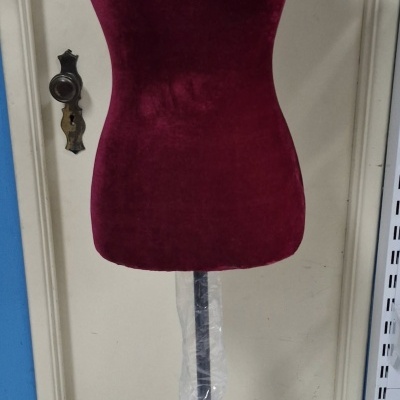 Manequim feminino completo para costura profissional cor vermelho tamanho 36/38 único em Portugal