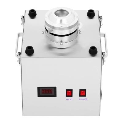 Aparelho metálico prateado com botões vermelhos e visor digital