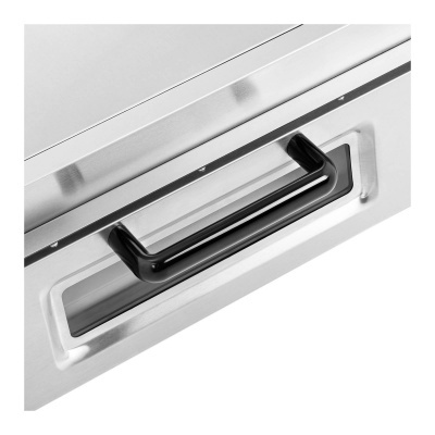 Gaveta metálica prateada com puxador preto embutido