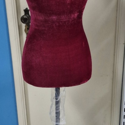 Manequim feminino completo para costura profissional cor vermelho tamanho 36/38 único em Portugal