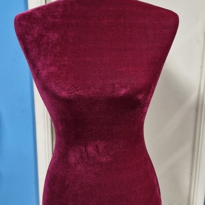 Manequim feminino completo para costura profissional cor vermelho tamanho 36/38 único em Portugal