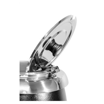 Frasco térmico preto com tampa metálica aberta