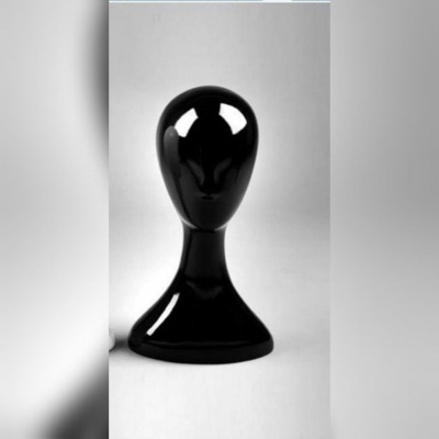 Cabeça de manequim preta brilhante com base larga