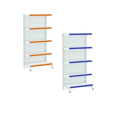 Duas estantes metálicas com prateleiras laranja e azul sobre fundo branco