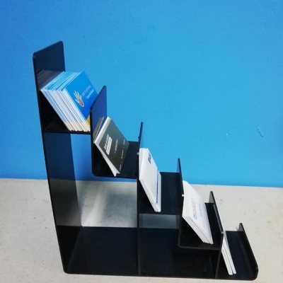 Expositor para Carteiras , Cantão de visita e outros produtos com capacidade para 5