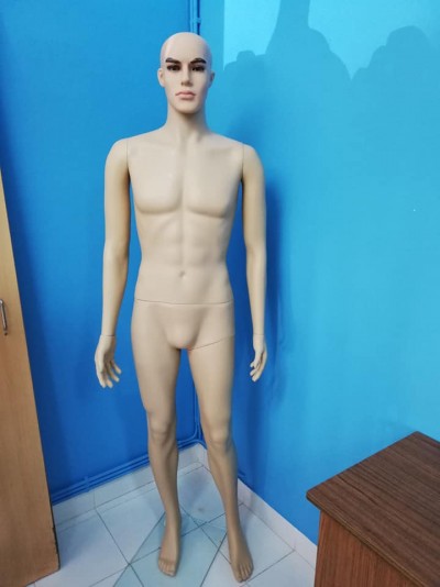 Manequim boneco masculino em pé cor de pele M11