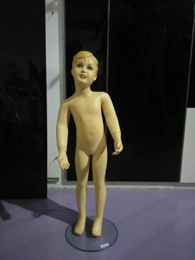 Manequim boneco de criança cor de pele idade dos 4 aos aos 6 anos C1