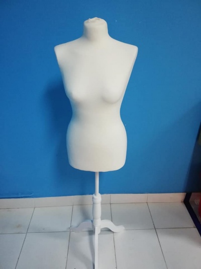 Manequim feminino para costura profissional completo cor branco tamanho 36/38 com base em madeira