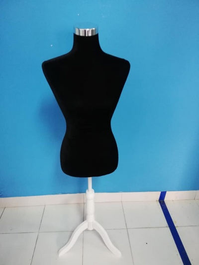 Manequim feminino para costura profissional completo cor preto tamanho 36/38 com base em madeira