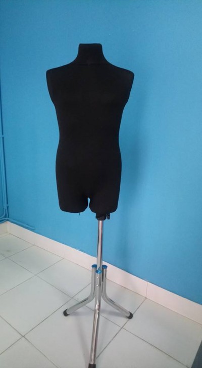 Manequim de criança para costura tamanho normal cor preto completo único em Portugal
