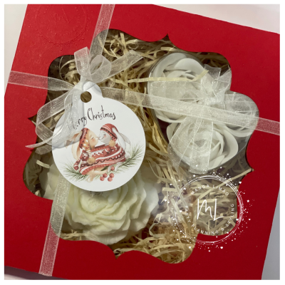 Caixa Premium com Rosas de Sabão e Vela Peónia Brancas – Edição Natal