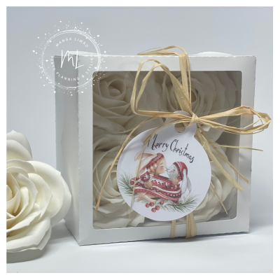 Caixa Premium com Rosas de Sabão Brancas – Edição Natal