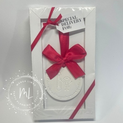 Medalha Perfumada em Gesso para Educadora – Presente Especial com Aroma | Caixa de Ofert