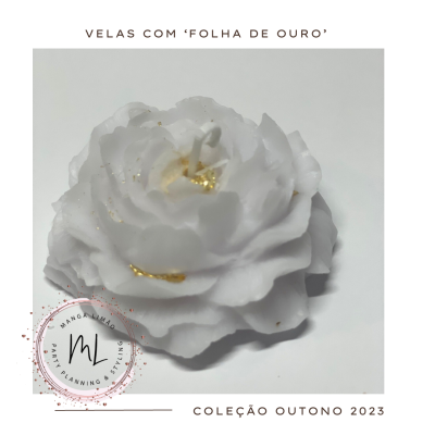 Vela Flor Decorativa com Laivos dourados