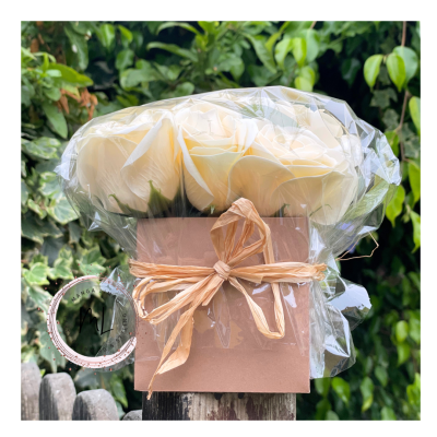 🌹 Cubo de Rosas de Sabonete com Eucalipto – 9x9x9cm