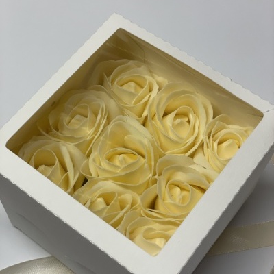 Caixa com 9 Botões de rosa em sabão ( champanhe )