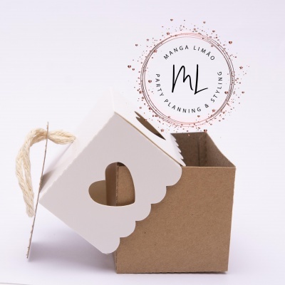 Caixa quadrada com coração